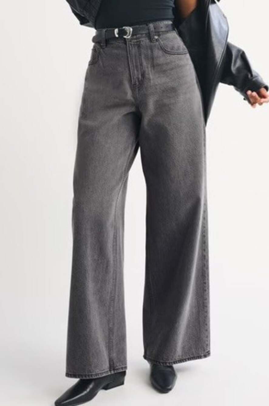 Abercrombie & Fitch Curve Love High Rise Wide Leg Jeans Size 29 (8s) Black Denim